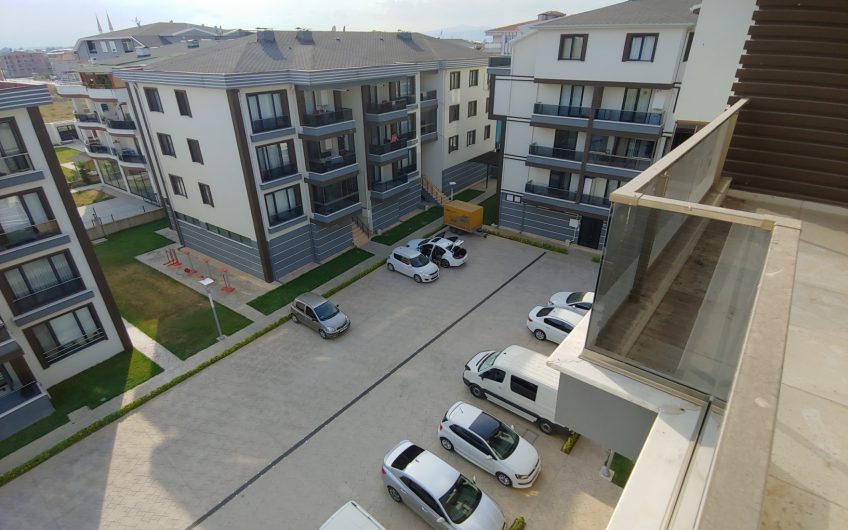 İZMİT KARTEPE MERKEZDE HAVUZLU SİTE İÇİ SATILIK ULTRA LÜKS DAİRE