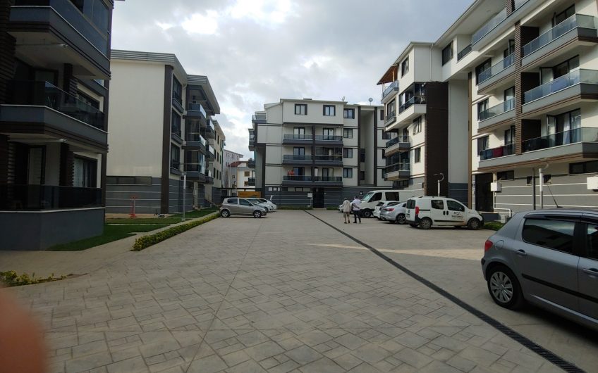 İZMİT KARTEPE MERKEZDE HAVUZLU SİTE İÇİ SATILIK ULTRA LÜKS DAİRE