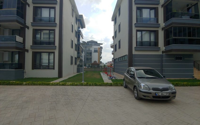 İZMİT KARTEPE MERKEZDE HAVUZLU SİTE İÇİ SATILIK ULTRA LÜKS DAİRE